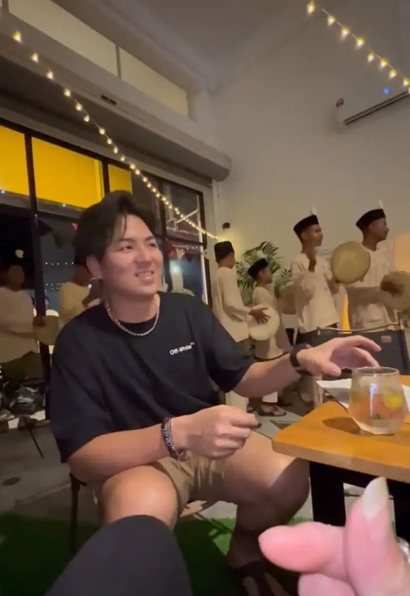 "Memang Blur" — M'sian Man Left Bewildered After Friends Hire Kompang Troupe To Celebrate His Birthday