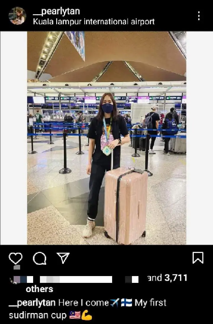 Malaysia women's single player Pearly Tan Koong Le setting off to Sudirman Cup 2021