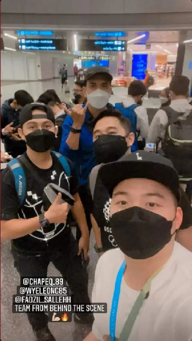 Aaron Chia with the Malaysia team ready to set off Instagram story