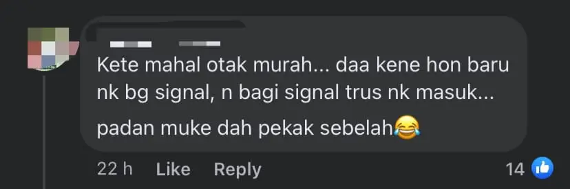 Shopee Rider Seen Kicking Side Mirror Of Porsche, Netizens Outraged