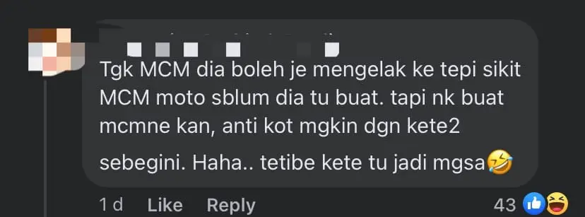 Shopee Rider Seen Kicking Side Mirror Of Porsche, Netizens Outraged