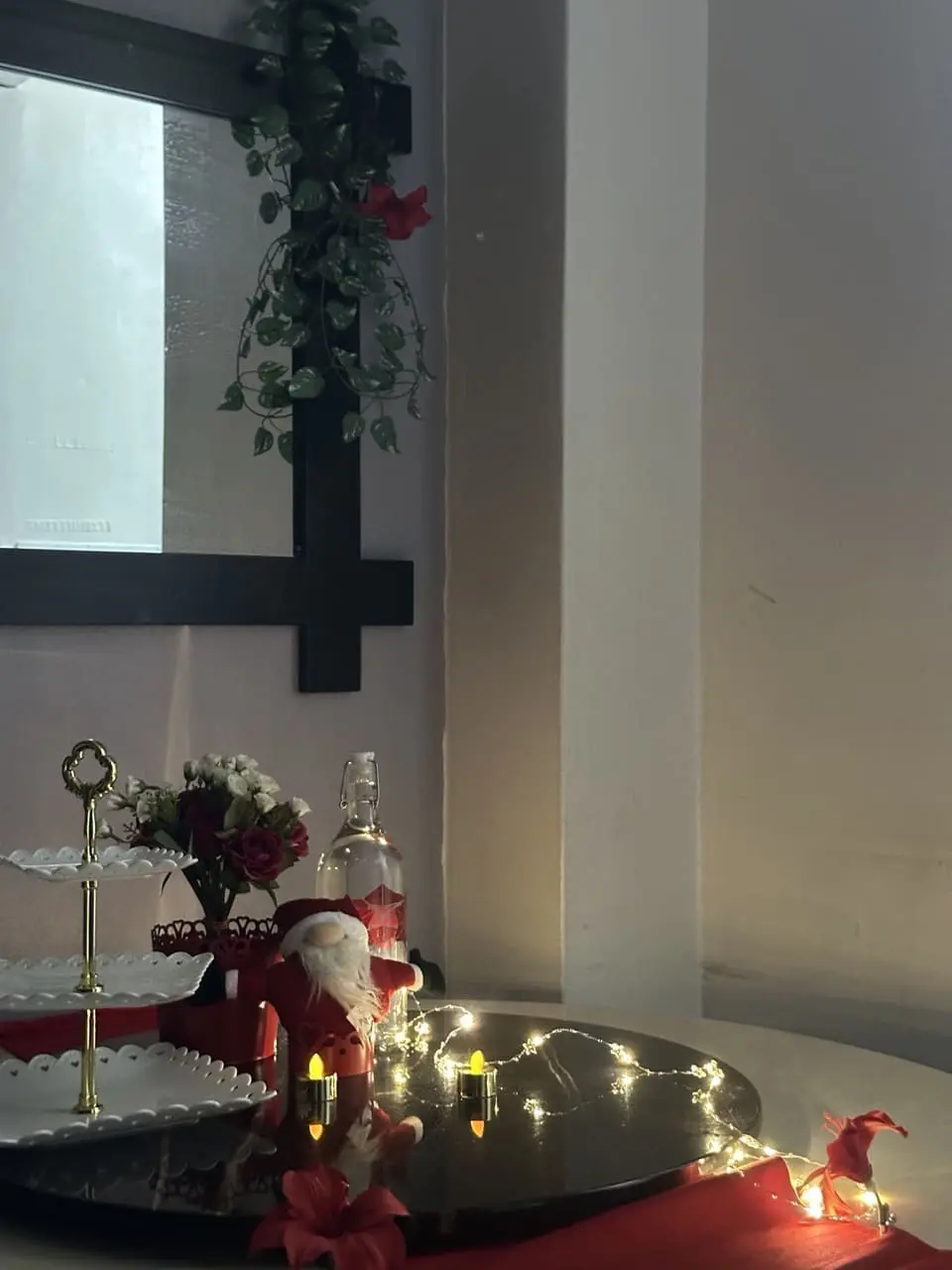 Christmas decor on a table 