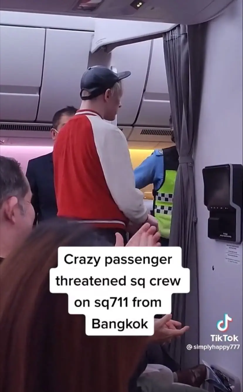 "F**k Off!" — SIA Passenger Escorted Off SQ711 Flight For Threatening & Swearing At Crew Member