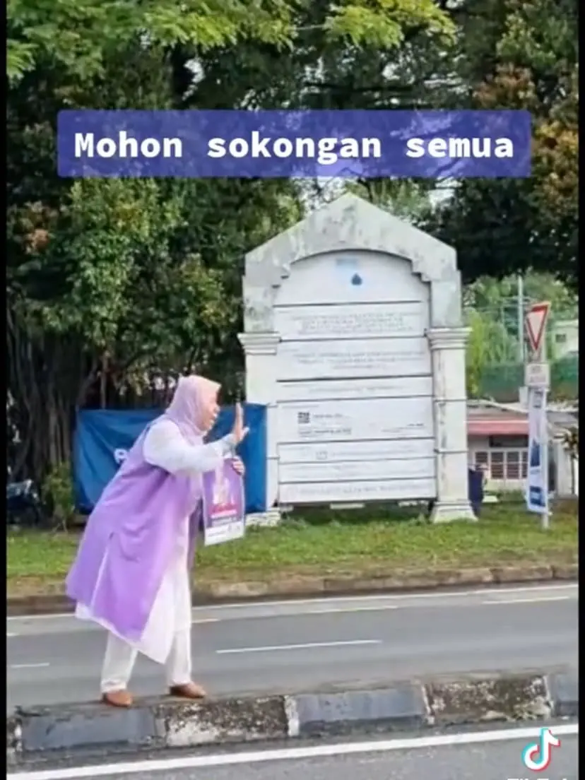 Zuraida Kamaruddin 'Fishes' For Votes In The Middle Of The Road, M'sians Unimpressed