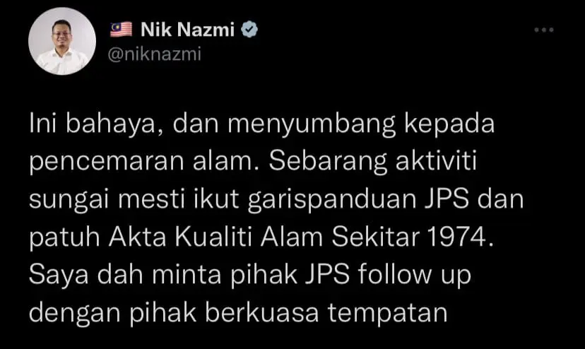 M'sians Struggle In 'Kepala Air' When Eating At An Eatery In A River, Netizens Urge The Eatery To Be Closed