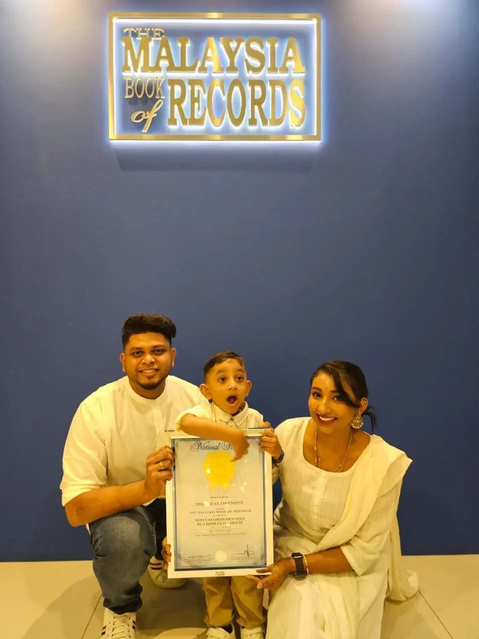 Msian kid names 40 logos under a minute with his parents beside