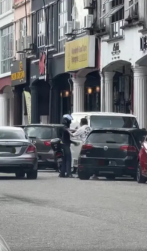 M'sian man and officer fight in Johor