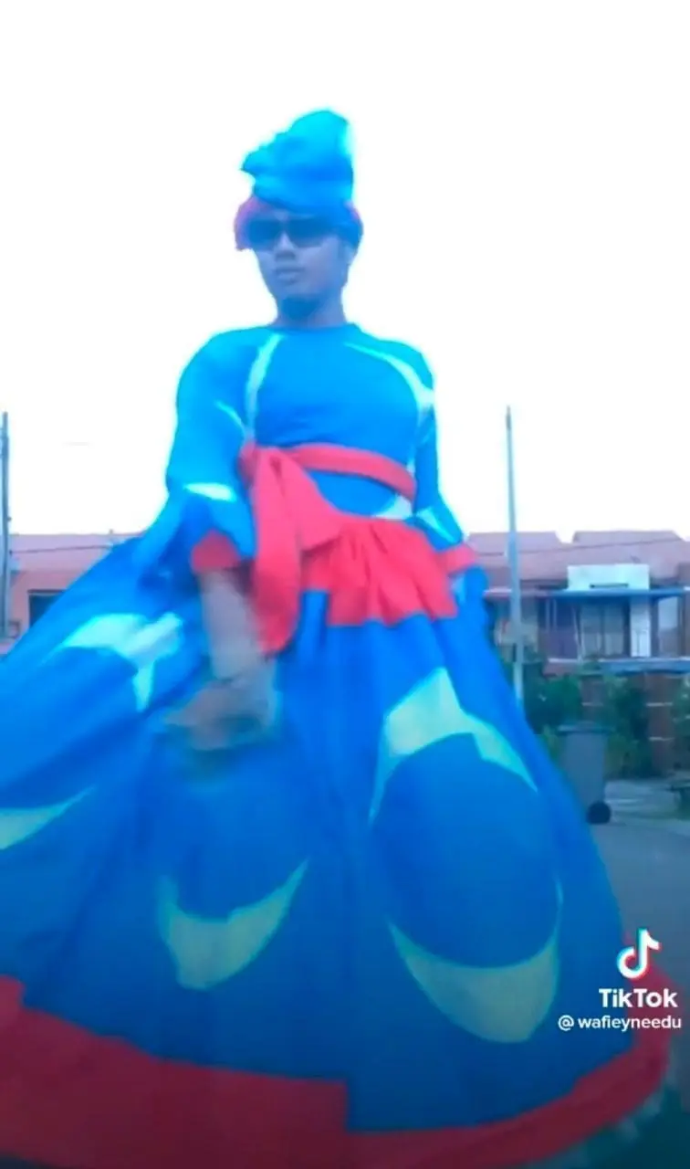 M'sian Designer Uses Political Party Flags And Turns Them Into Gorgeous Dresses