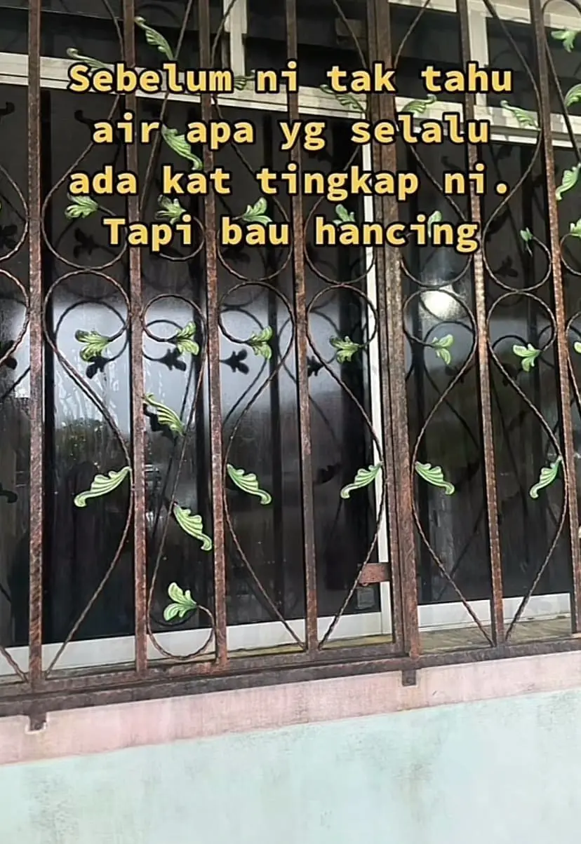 Psycho Neighbour Caught Throwing Urine Towards M'sian Woman's House