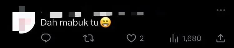 Woman In A Short Dress Swims Inside Water Fountain Near KLCC, Bystanders Yell ‘Out!’ At Her comment 2