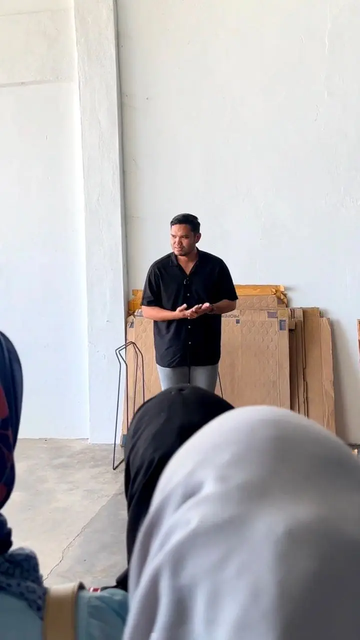 Chef Khairul Aming Treats Staff With RM3,000 Bonus, Raya Shopping Spree & Poolside Buffet