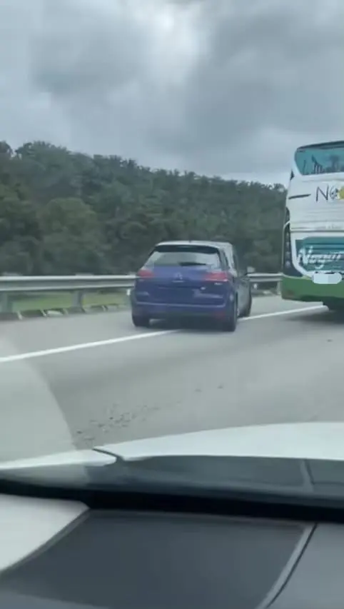 SG-registered car cuts into emergency lane