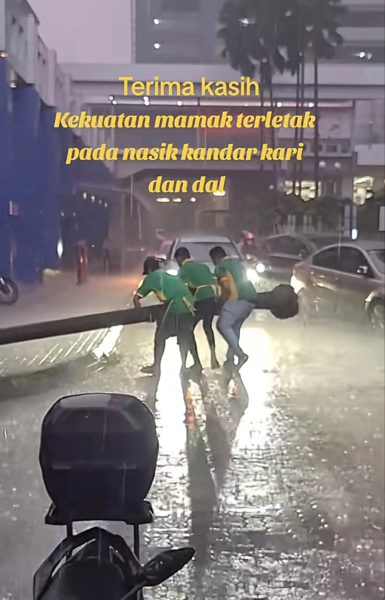 screenshot of a man saying thank you to the workers who took off the tree from the road despite the rain