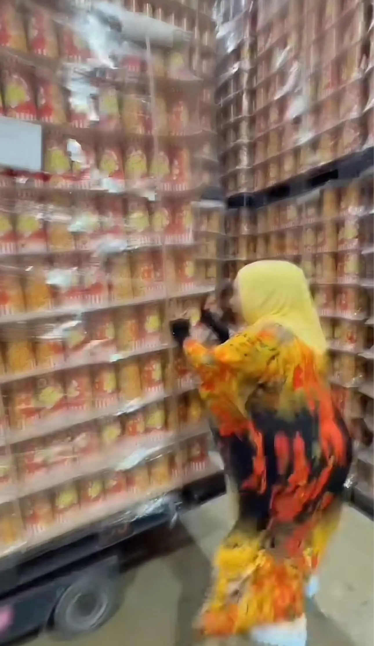 Dato Seri Vida almost getting hit by Cik B