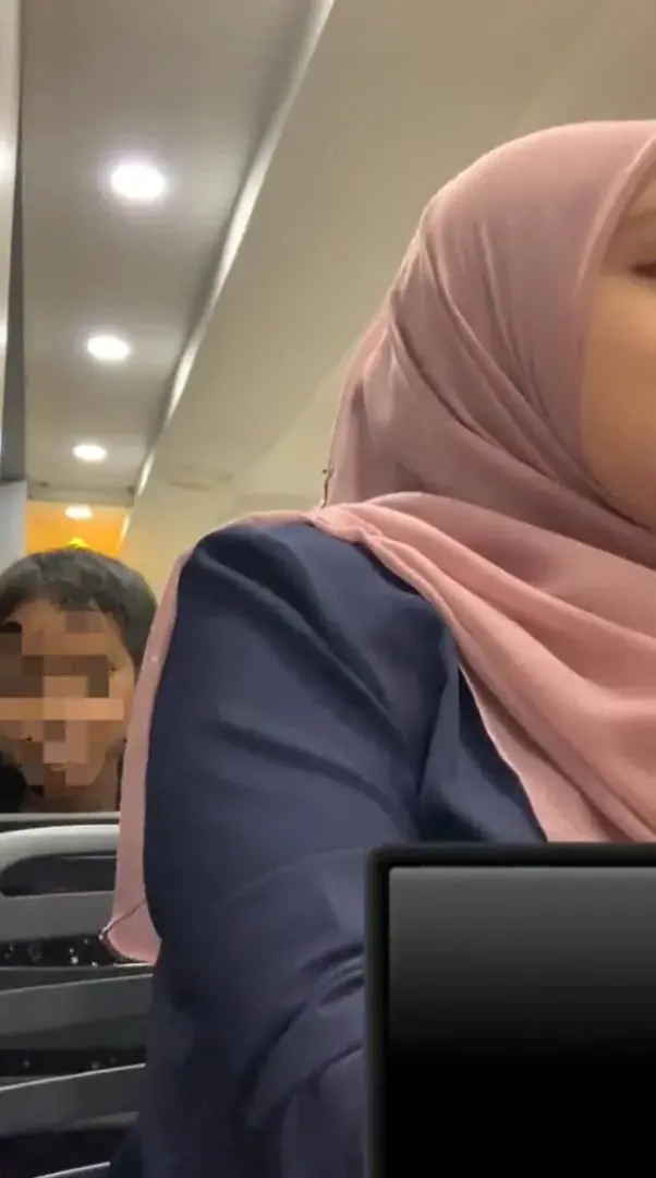 “Oi Babi!” — Young Boy Harasses M’sian Woman Who Refused To Give Him Duit Raya