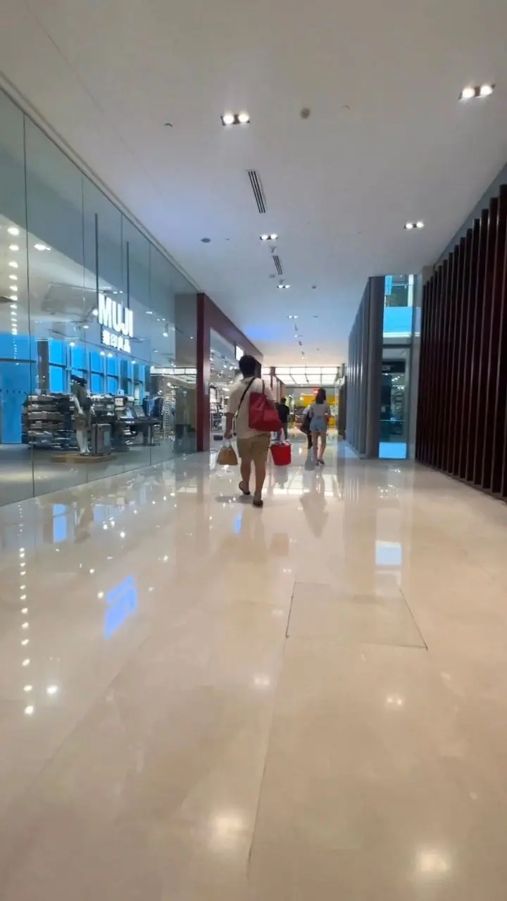 M'sian PWD Citizen Forced to Wait for 1.5 Hours as Regularly-Abled Man Uses OKU Toilet to Wash Clothes at Bukit Bintang Mall