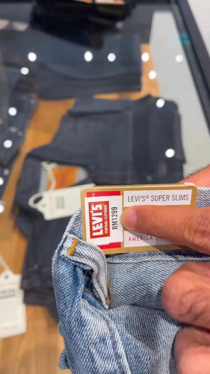 M'sian Singer Forced To Pay RM5.5K After Child Spills Nail Polish On Levi's Clothing