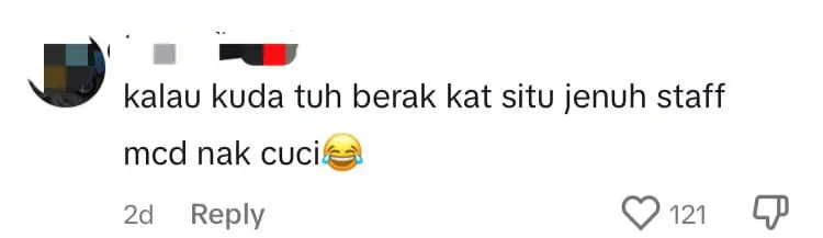 M'sian Girls Spotted Ordering Food At McDonald's While Riding On Horses, Netizens Amused comment 3