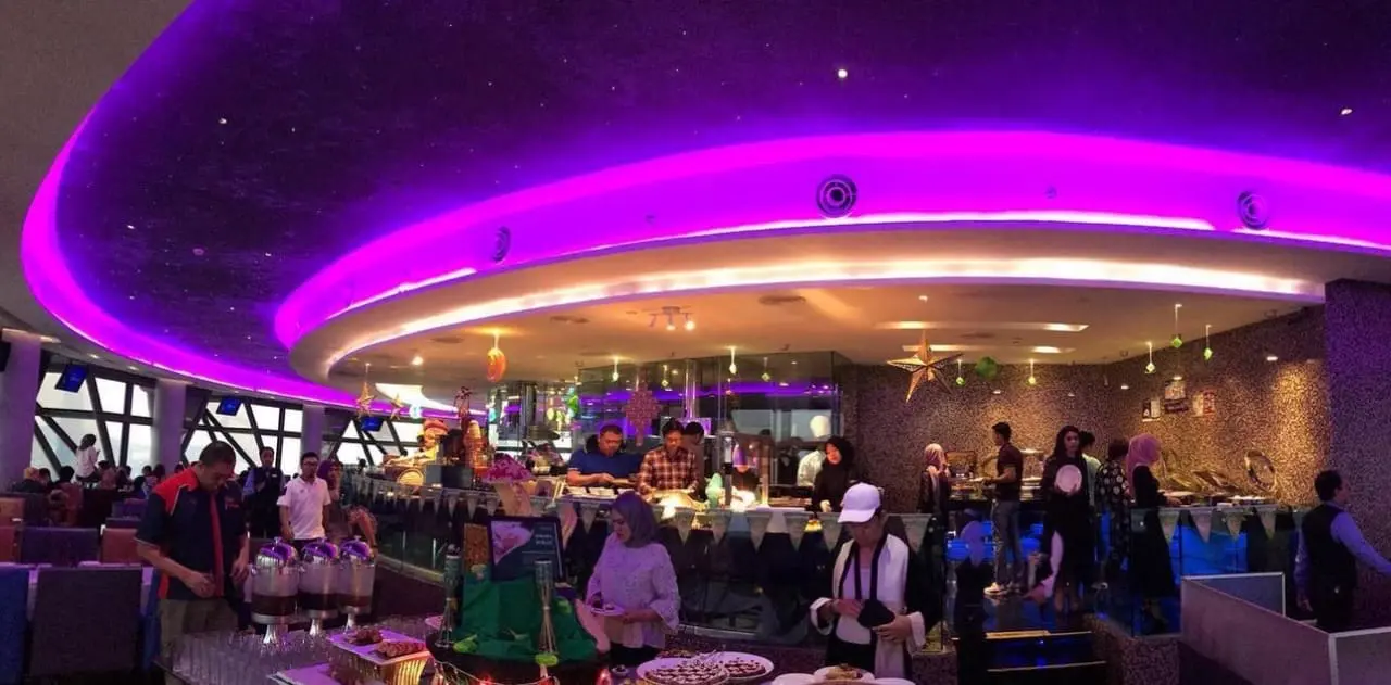 People having their buffet dinner at Atmosphere 360