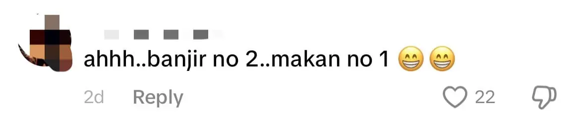 Wedding Feast In Kedah Goes On Despite Guests Being In Waist-Deep Floodwaters comment 2