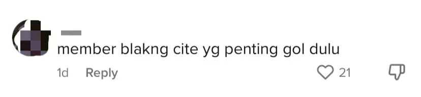 These M'sian Boys Put Aside Injured Friend & Happily Continue Playing Football, Leaves Netizens Amused