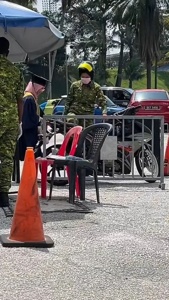 RELA Officer Saves UiTM Graduate Who Was Close To Missing Her Convocation Ceremony