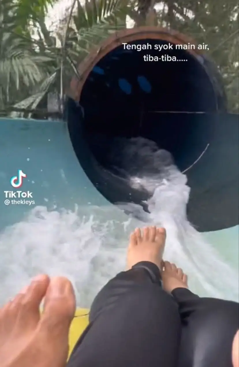 "So Funny!"- M'sians Stuck In A Water Slide At A Theme Park After Water Supply Suddenly Cut Off