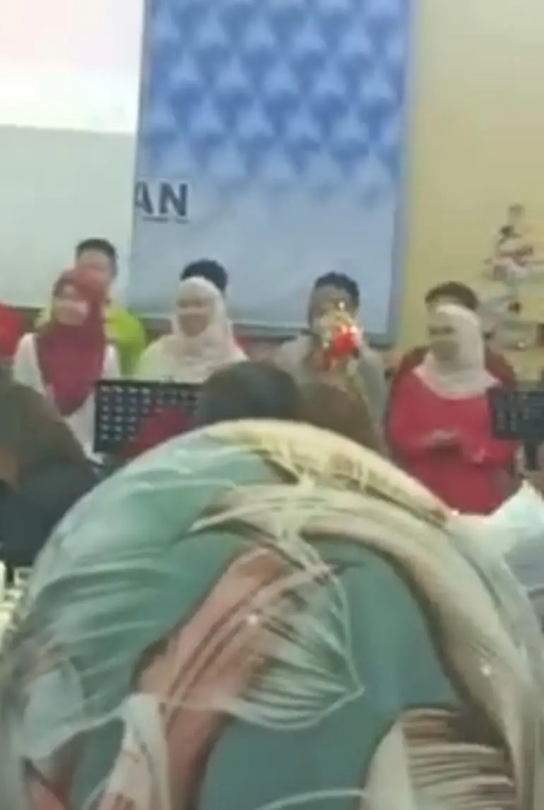 M'sians Applaud Sabah's Multiracial Christmas Celebration of Christmas Caroling