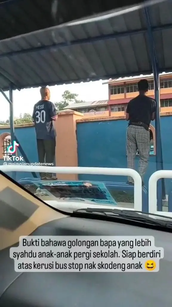 Video Of M'sian Dads Watching Their Kids On First Day Of School Tickles Netizens