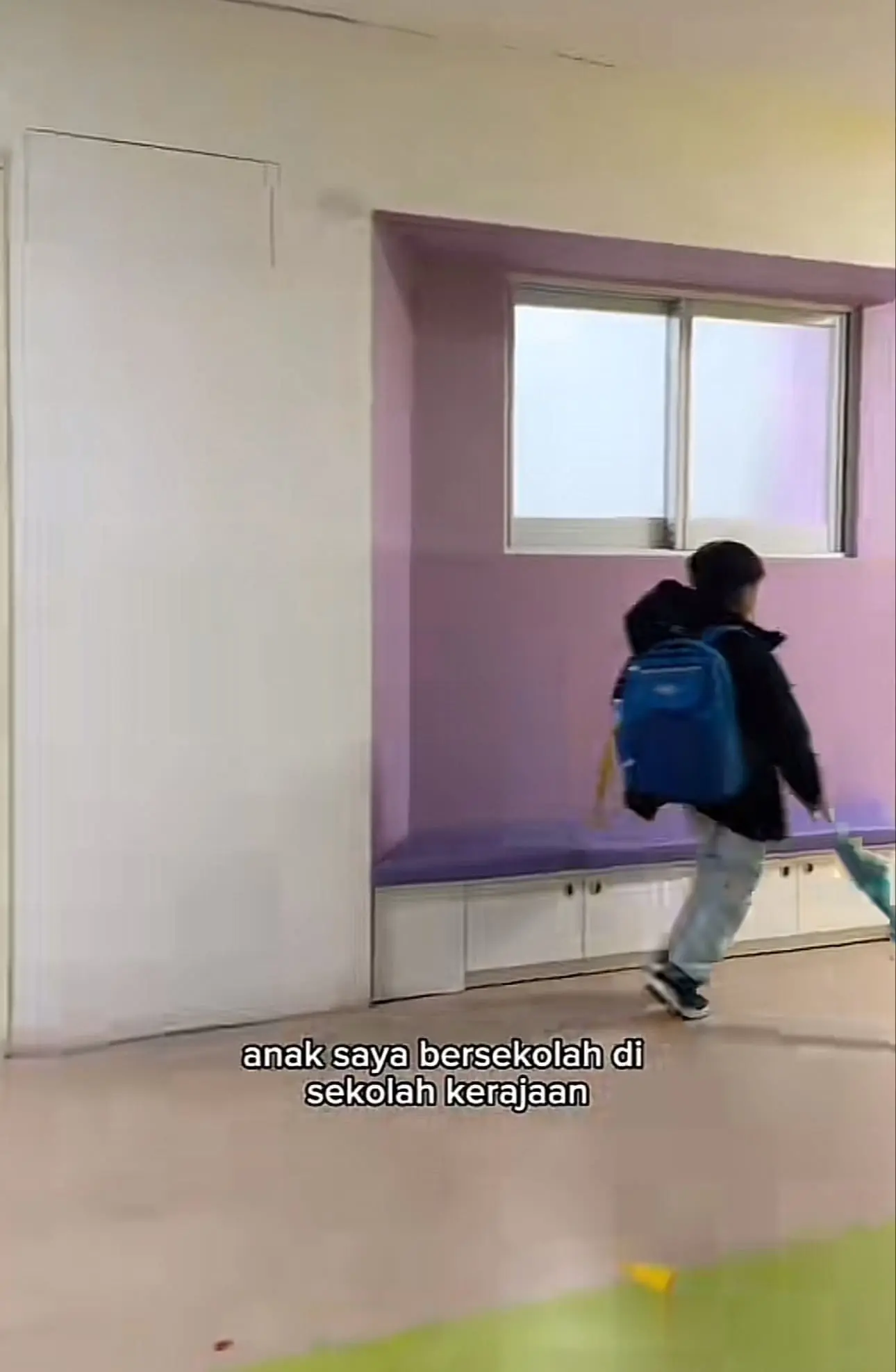 Shows an interior of a government school in Seoul, South Korea