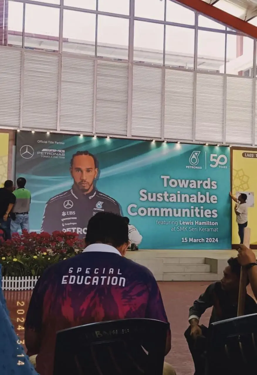 Lewis Hamilton in Seri Keramat