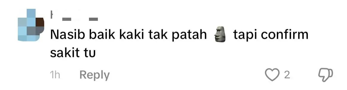 M'sian Man Tries To Leap Over Metal Fence But His Leg Decided To Say 'Nope' comment 3