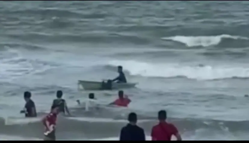 14yo M'sian Boy Paddles Against Strong Currents To Save Drowning Girl In T'gganu