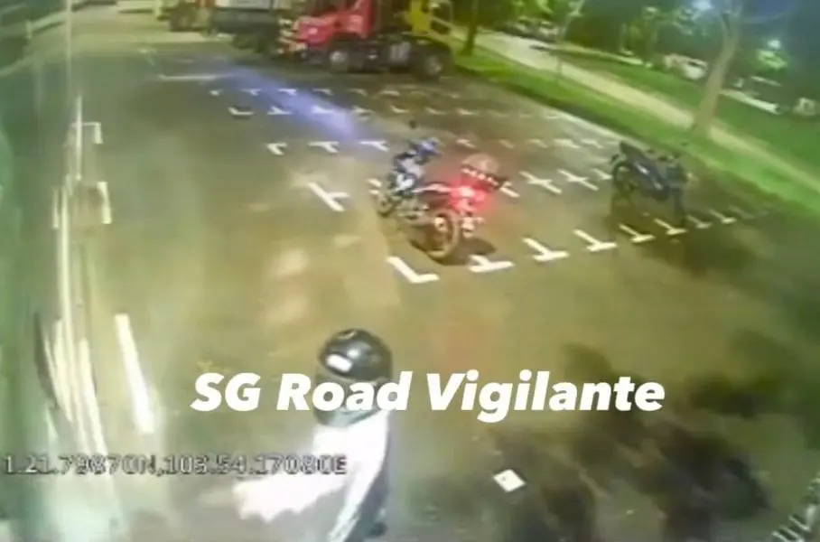 SG Man Throws Liquid Believed To Be Urine At Bus For Taking His Favorite Parking Spot