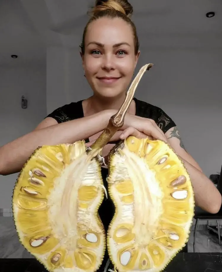 Russian Vegan Influencer Allegedly Dies Of Starvation In M'sia By Eating Only Jackfruit & Durian For 7 Years