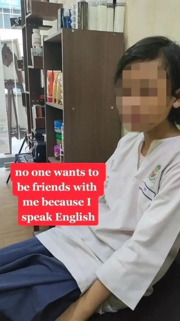 M'sian Girl Cries Over Being Lonely At School, Says It Was Due To Her Speaking English