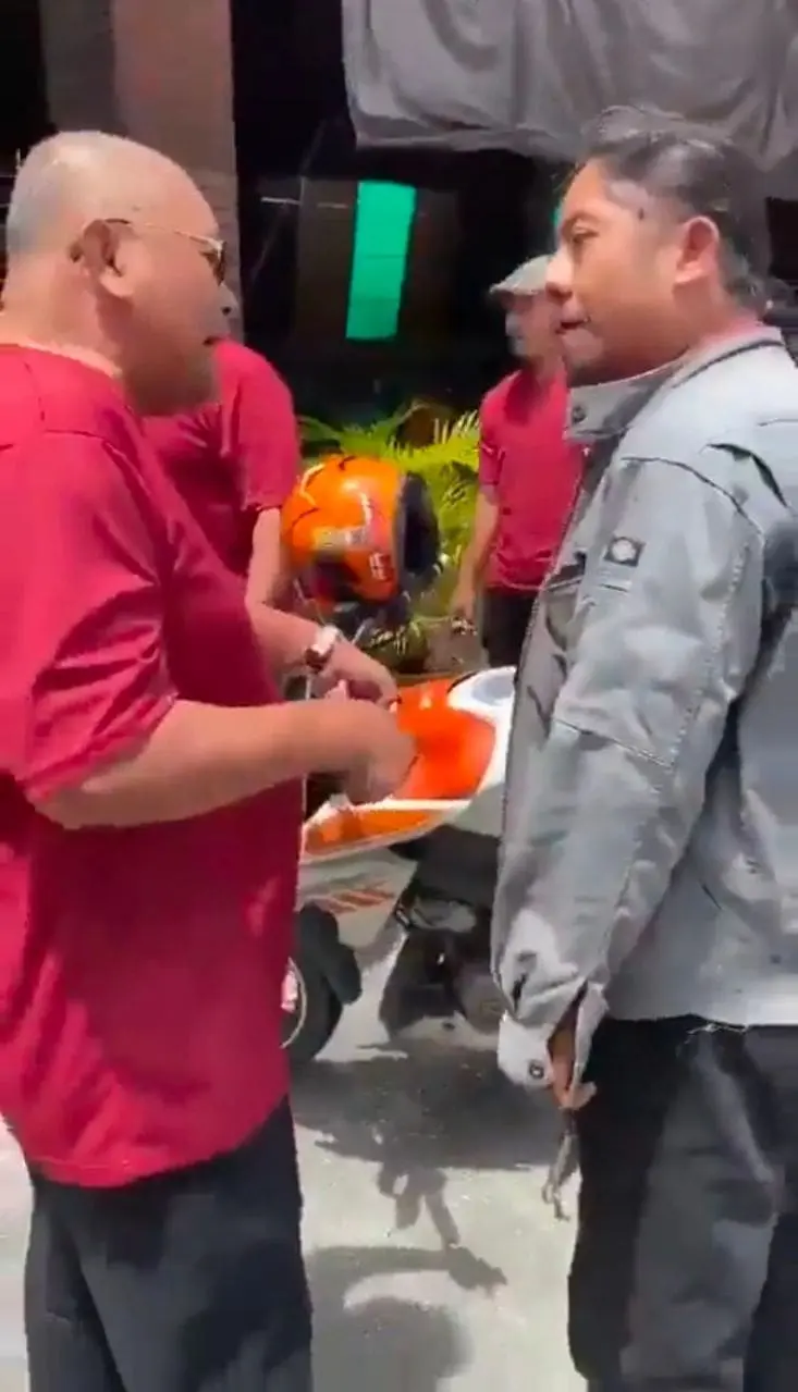 11 M'sians Arrested For Assaulting Food Delivery Rider At Batu Pahat Guesthouse