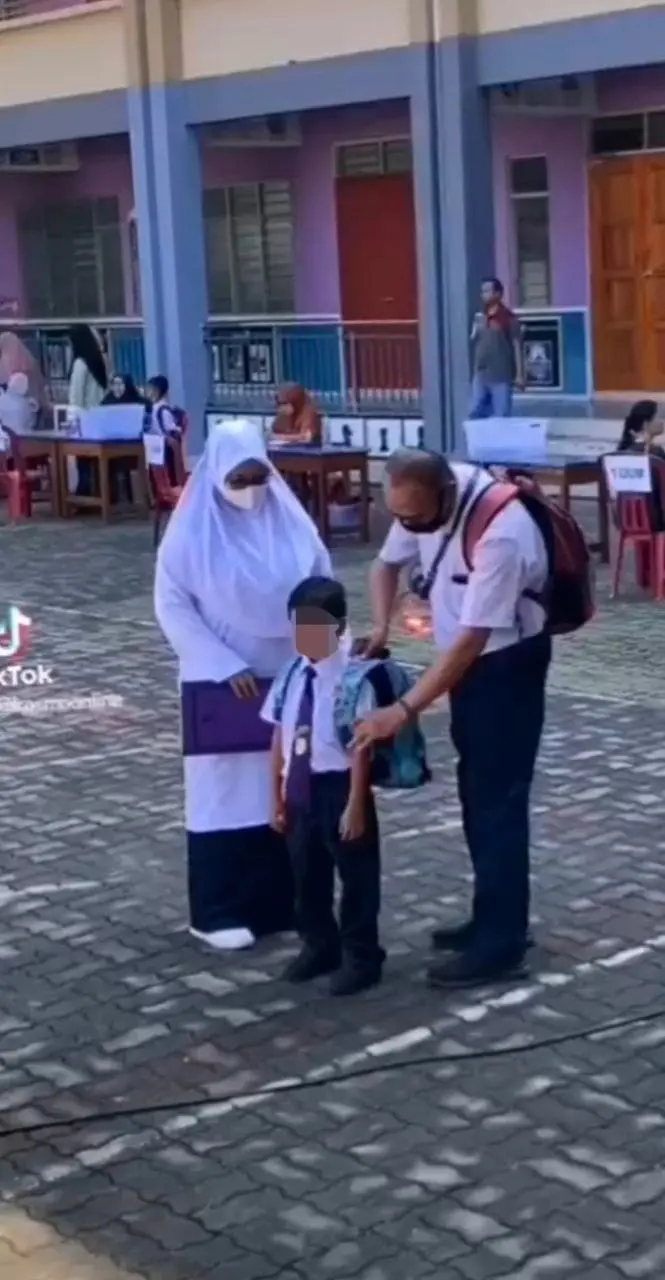 Supportive M'sian Parents Wear School Uniforms To Encourage Son On His First Day At School
