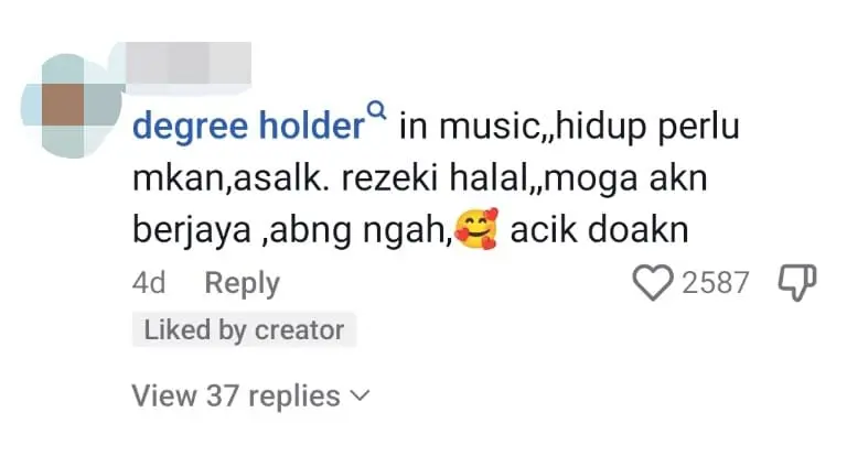 M'sian Security Guard Wows Netizens By Playing Howl's Moving Castle On Library Piano comment 3