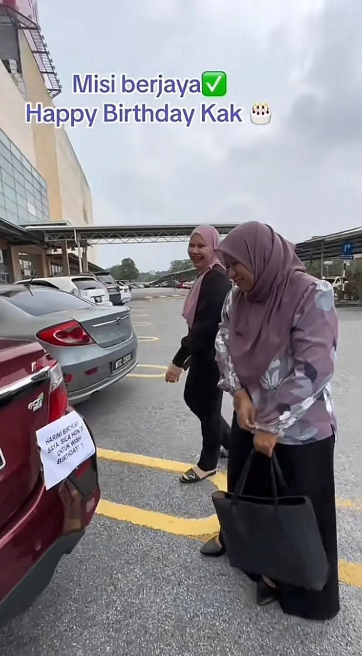 A screenshot of the siblings laughing together after the sister notices the cute note at the back