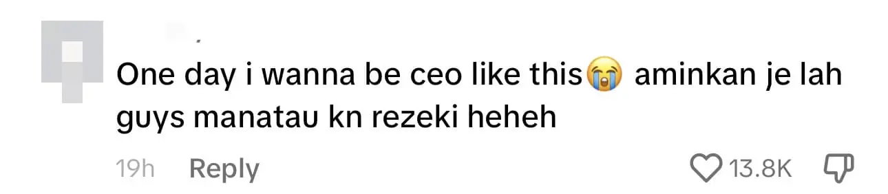 Khairul Aming Lavishes All 100 Of His Staffs With Spree, Groceries, Buffet And A Handful Of Money comment 1