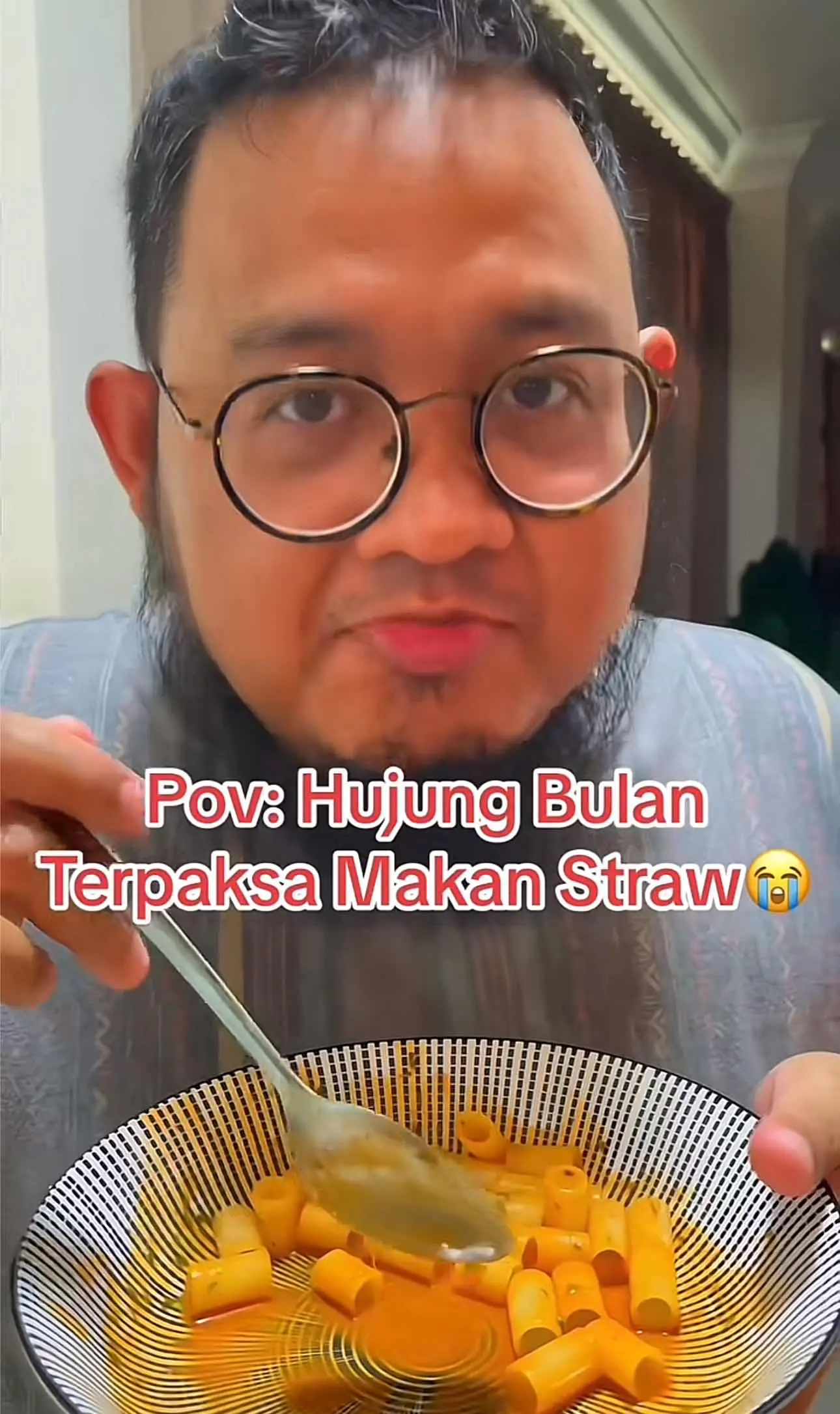 Man cooks straw and eats 