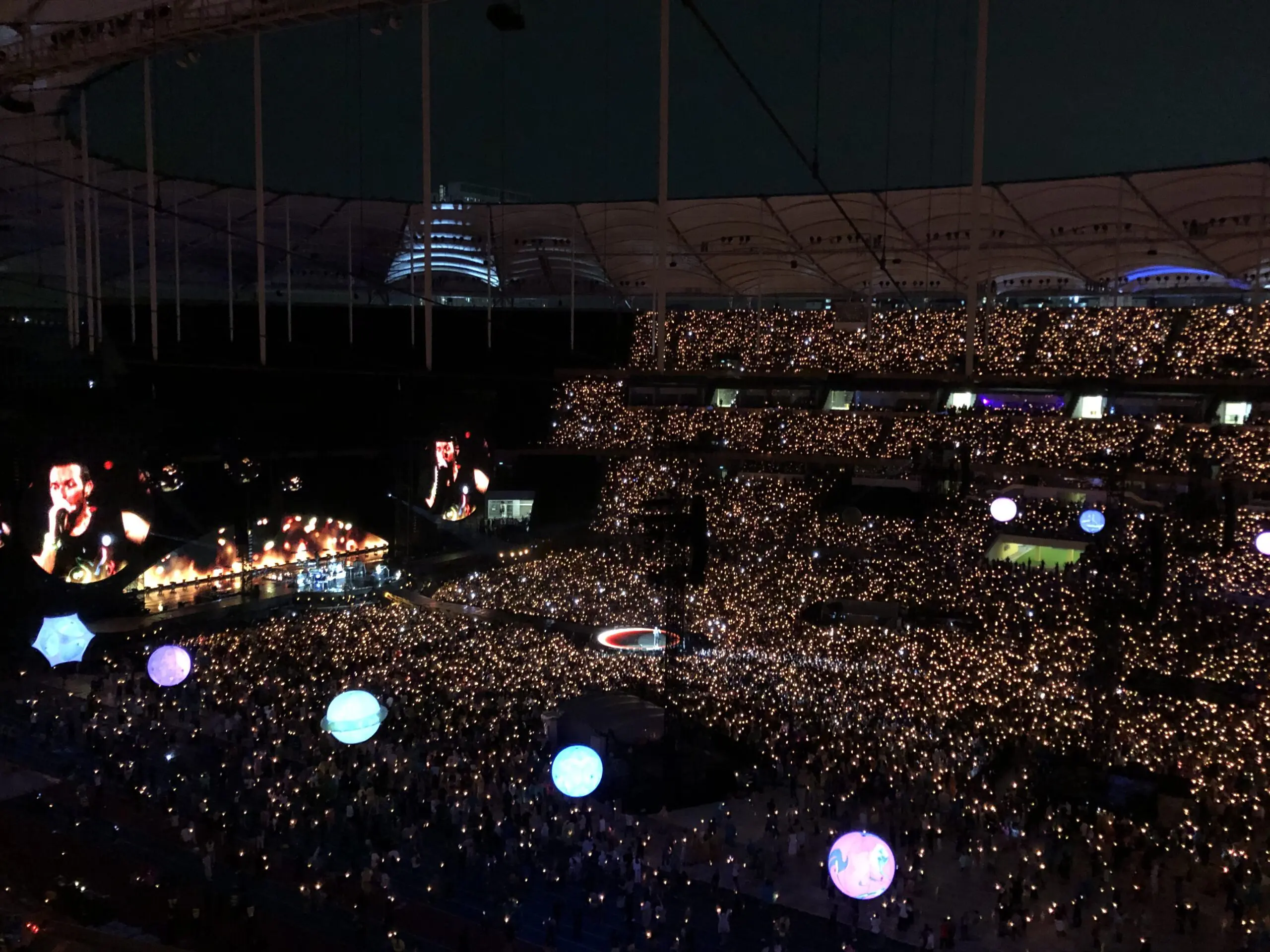 Coldplay performs 'Yellow' at Bukit Jalil National Stadium