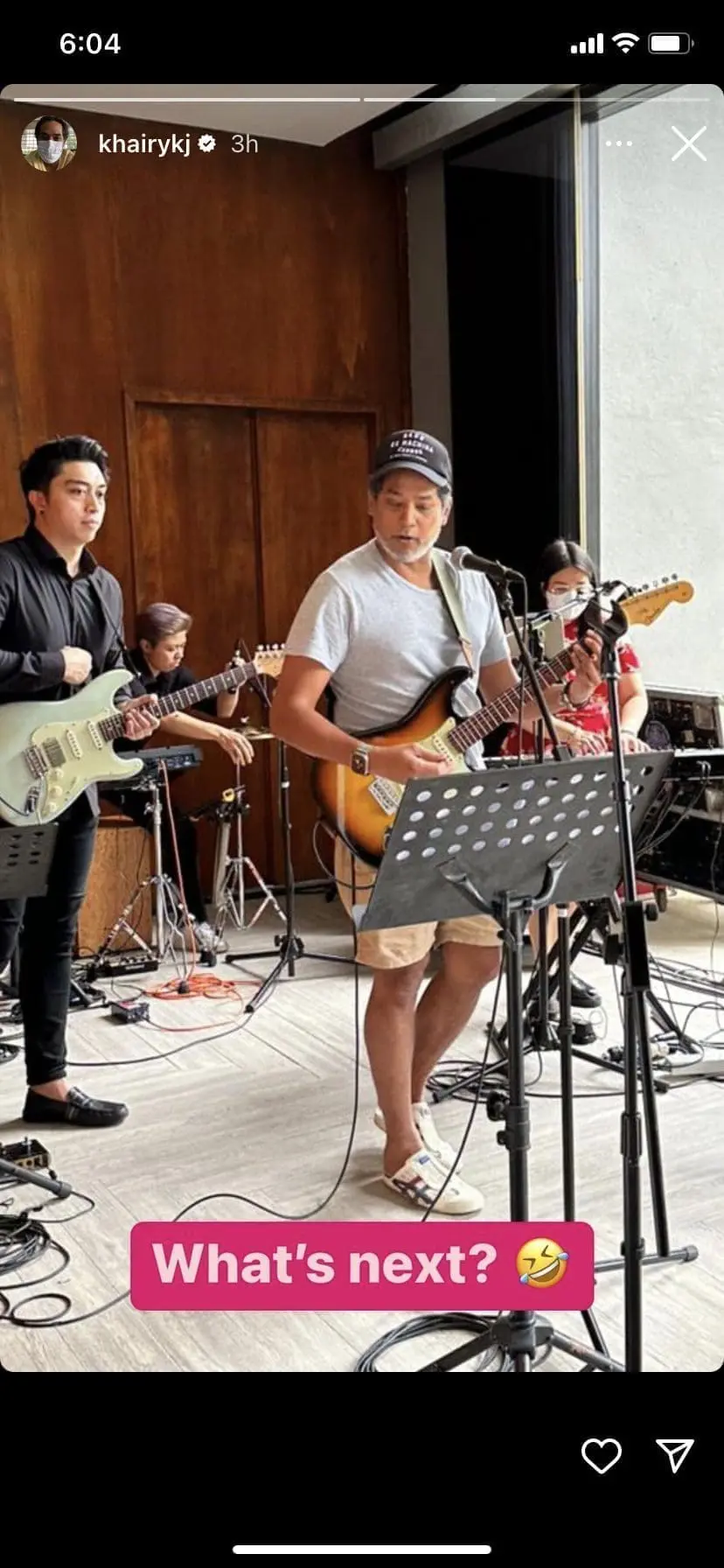 "What's Next?" DJ Khairy Posts IG Story Of Him Playing Guitar With Group, Hinting To Go Into Music
