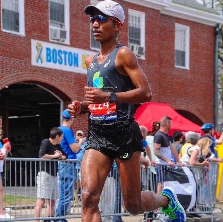 M'sian Marathoner Sets Guinness World Record By Completing Full Marathon In Traditional Baju Melayu Under 3 Hours