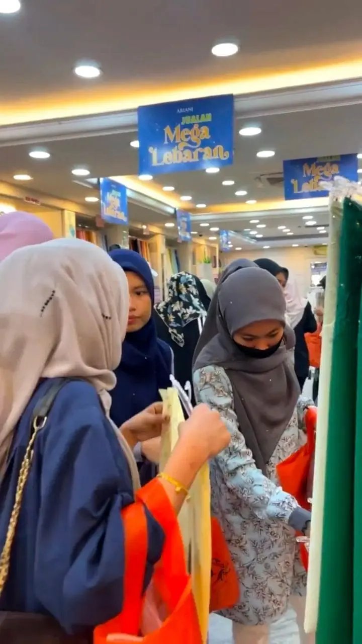 Chef Khairul Aming Treats Staff With RM3,000 Bonus, Raya Shopping Spree & Poolside Buffet