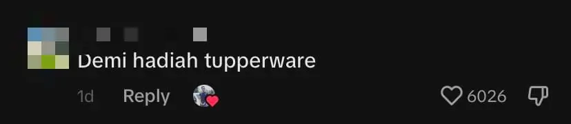 Viral Clip Shows Group Of M'sian Men Playing Football While Dressed In Baju Kelawar And Tudungs comment 2