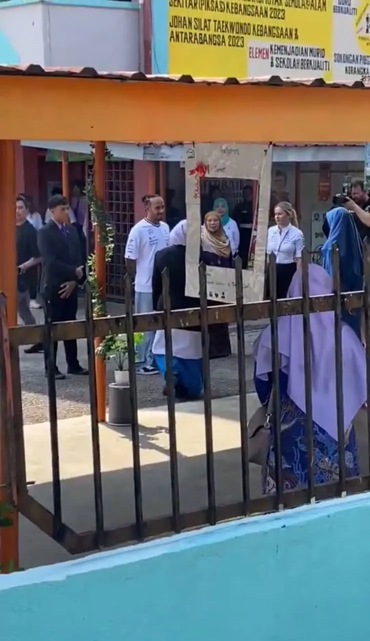 Lewis Hamilton in SMK Seri Keramat