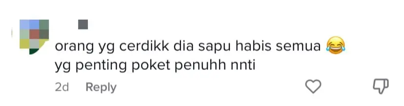 M'sian Man Joins Rallies Of Different Parties & Posed With The Free T-Shirts From The Parties