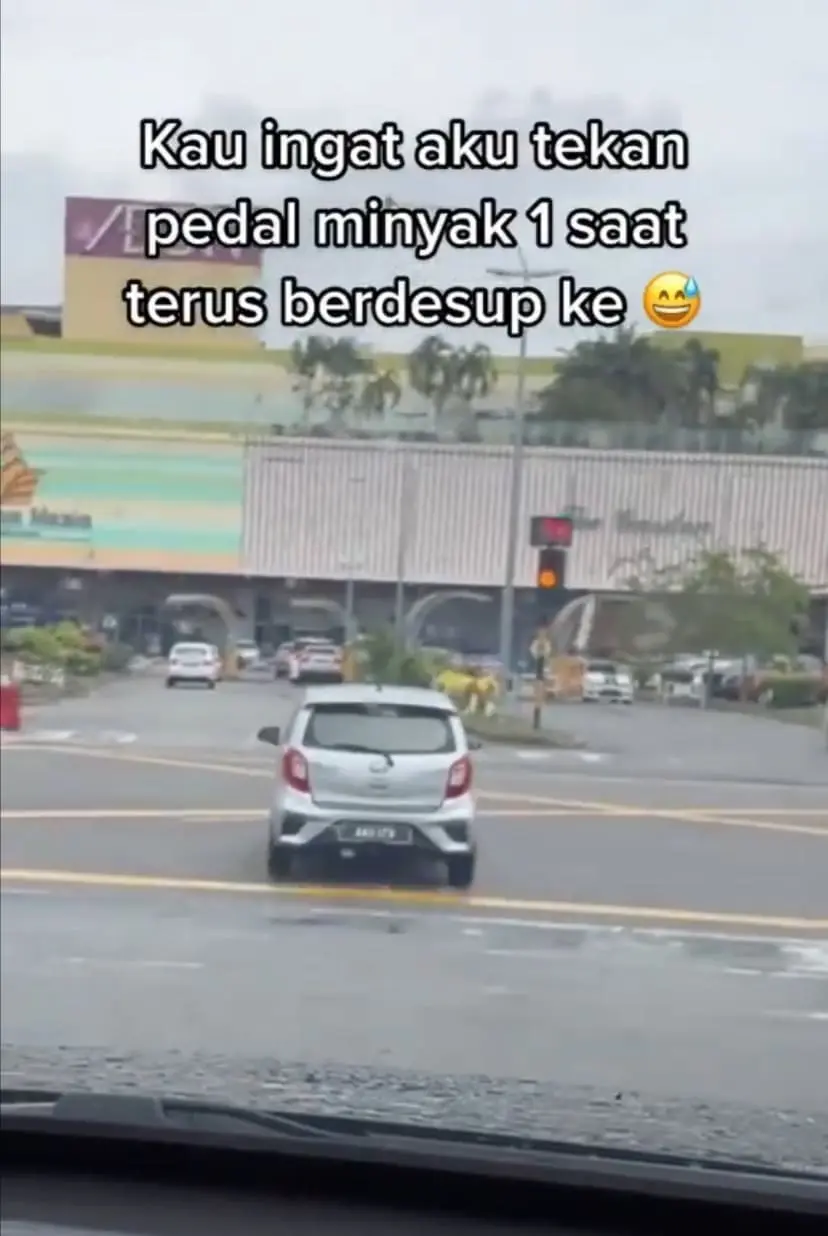 "Not Even F1 Can Get Past This"- 1 Second Traffic Light At Melaka Tickled Netizens